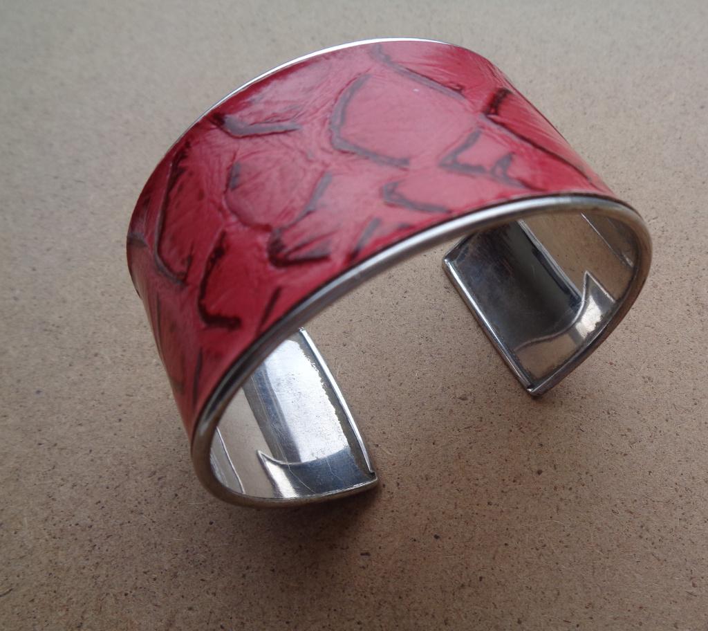 zilveren klemarmband met rood slang patroon [1021], Ophalen of Verzenden, Zo goed als nieuw, Zilver, Zilver