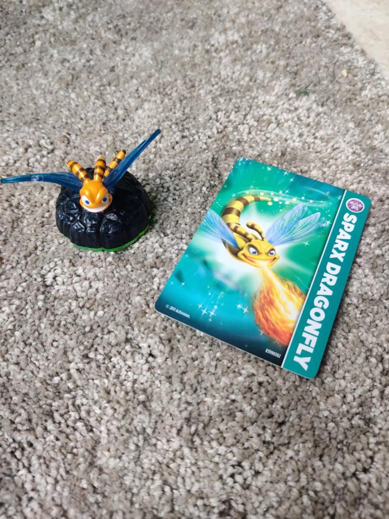 Skylanders Sparkx Dragonfly figuur + kaart, Ophalen of Verzenden, Zo goed als nieuw, Jongen of Meisje