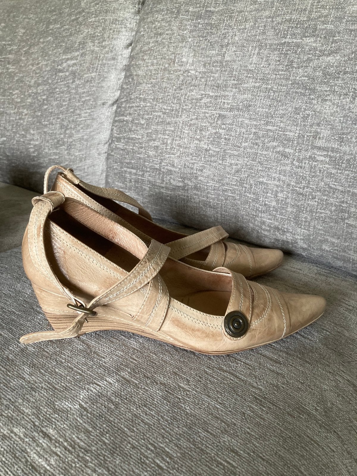 Prachtige pump met sleehak van Spiral maat 39, Pumps, Beige, Nieuw, Ophalen of Verzenden