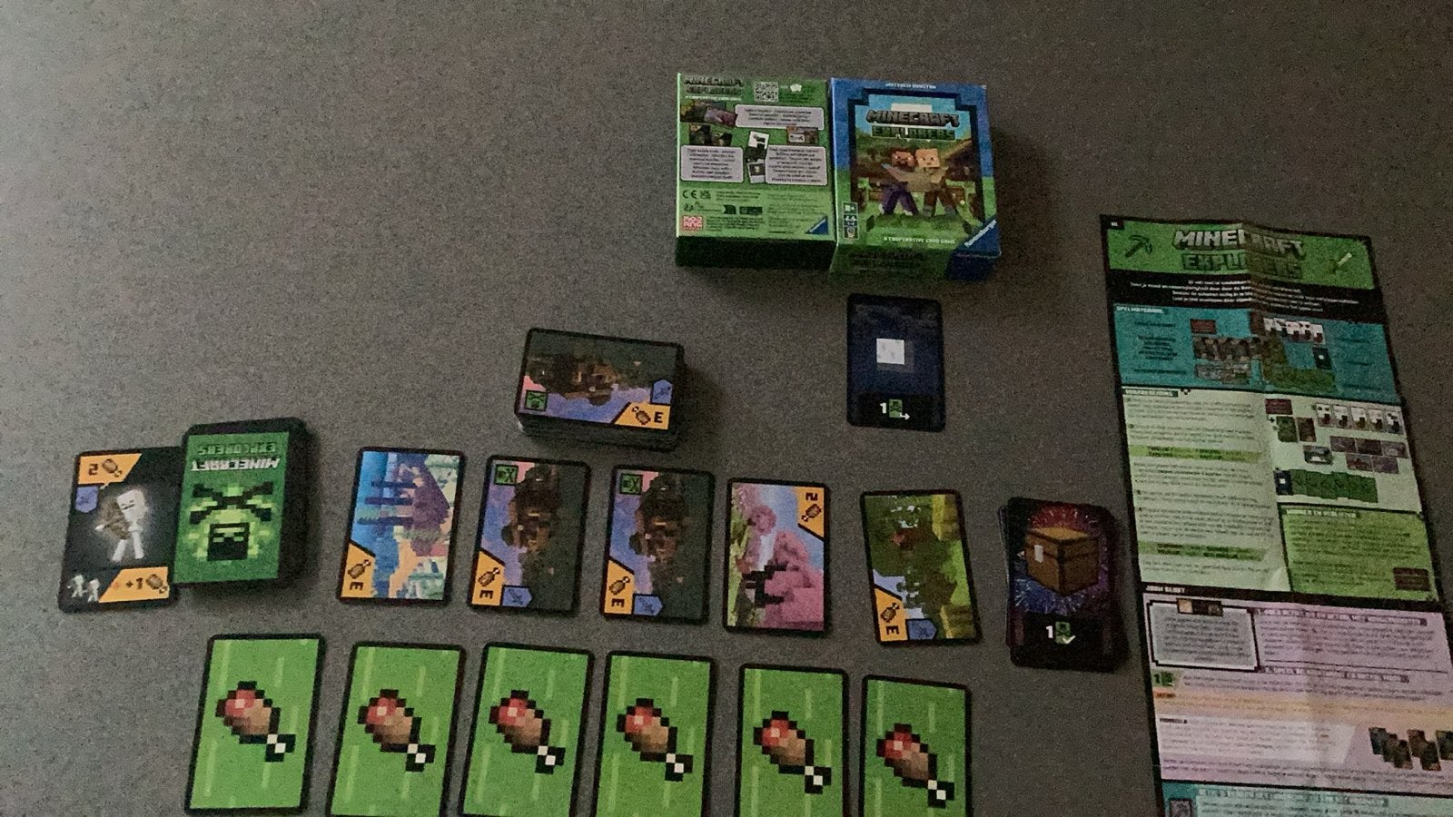 Minecraft Builders & Biomes Bordspel - Zo goed als nieuw, Hobby en Vrije tijd, Gezelschapsspellen | Kaartspellen, Een of twee spelers