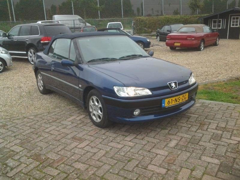 Peugeot 306 Cabriolet 1.6 yougtimer Met winterkap orgneel, Auto's, Peugeot, Stof, Gebruikt, Zwart, 4 cilinders