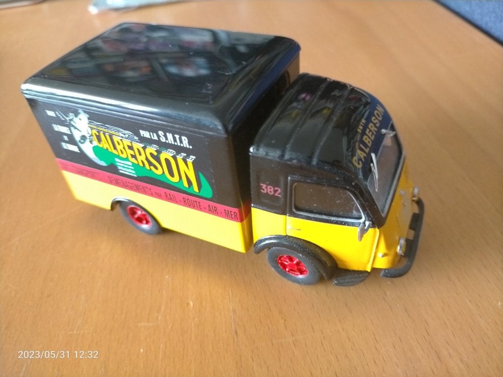 Renault Galion Calberson, Ophalen of Verzenden, Zo goed als nieuw, Bus of Vrachtwagen
