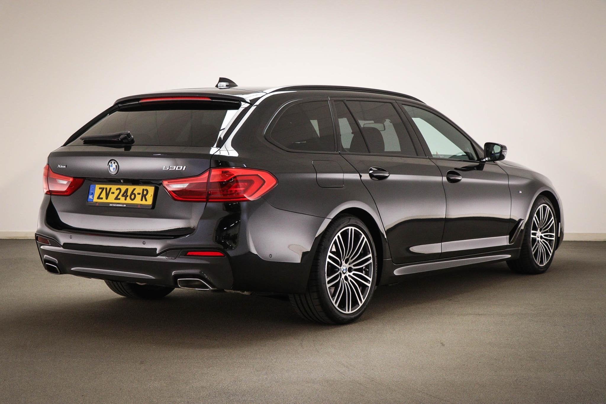 BMW 5-serie Touring 530i xDrive M-Sport High Executive | PAN, Auto's, Automaat, 1998 cc, 15 km/l, Gebruikt