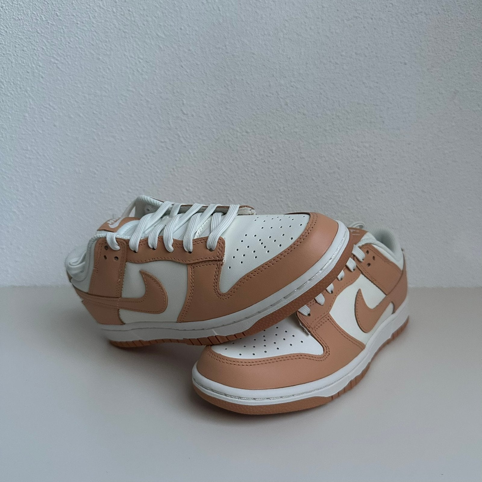 Nike Dunk Low Harvest Moon Maat 40.5 en 41, Ophalen of Verzenden, Nieuw, Beige, Sneakers of Gympen