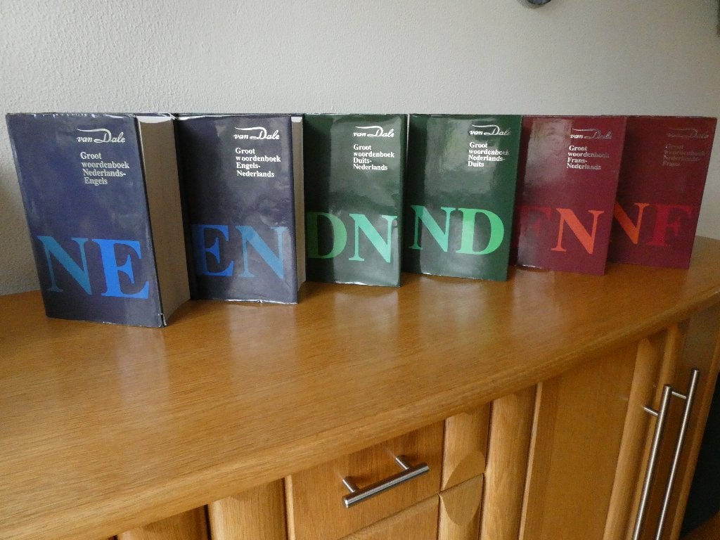 van Dale woordenboeken (3 sets), Boeken, Ophalen, Van Dale, Nederlands, Zo goed als nieuw