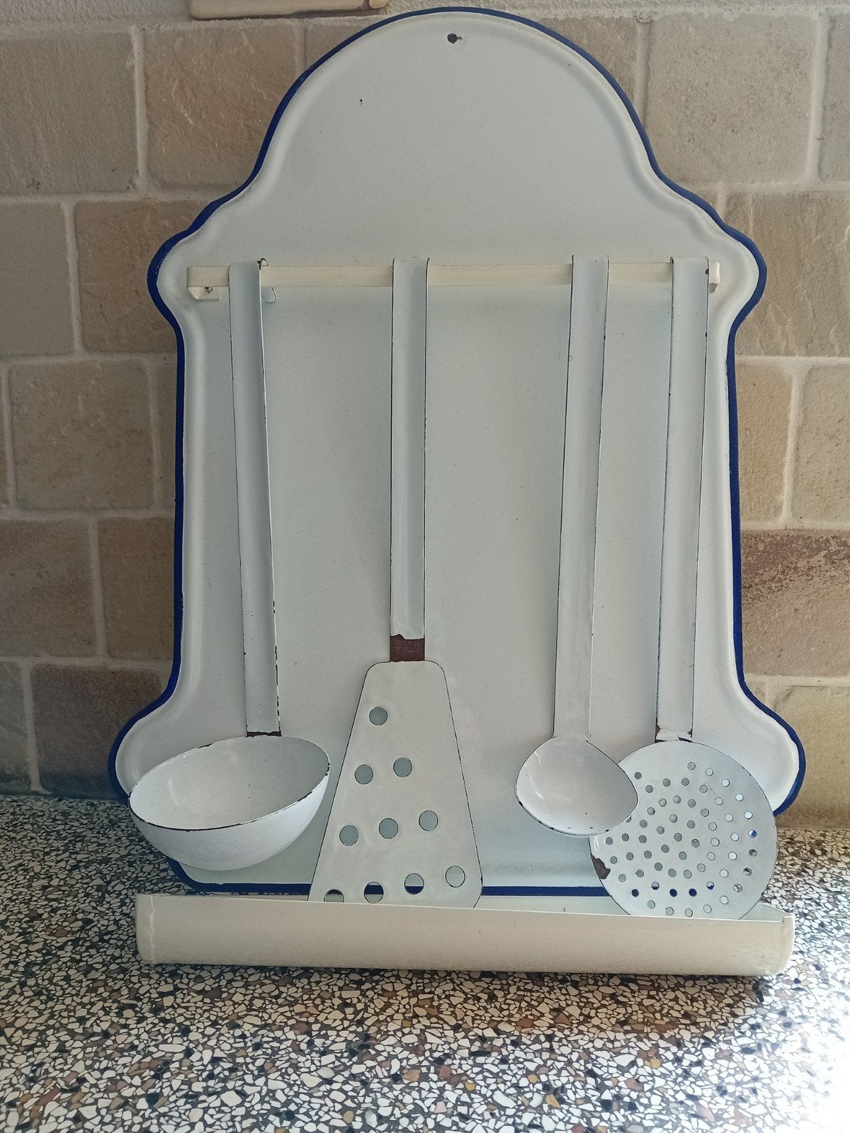 Vintage geëmailleerde keukenrek met keukengerei, Ophalen