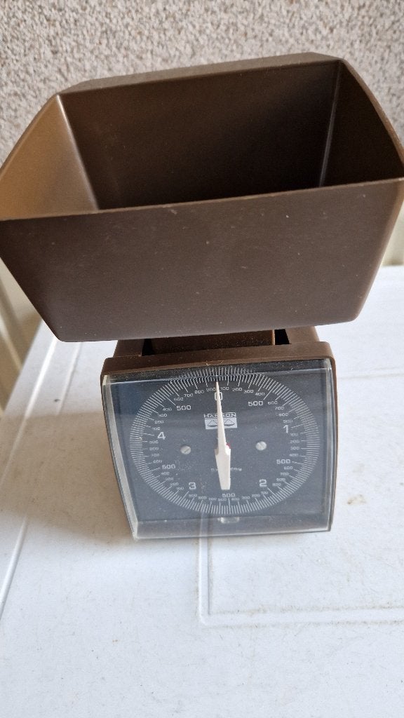 vintage keuken weegschaal jaren 60, Minder dan 10 kg, Keukenweegschaal, Ophalen of Verzenden, Zo goed als nieuw