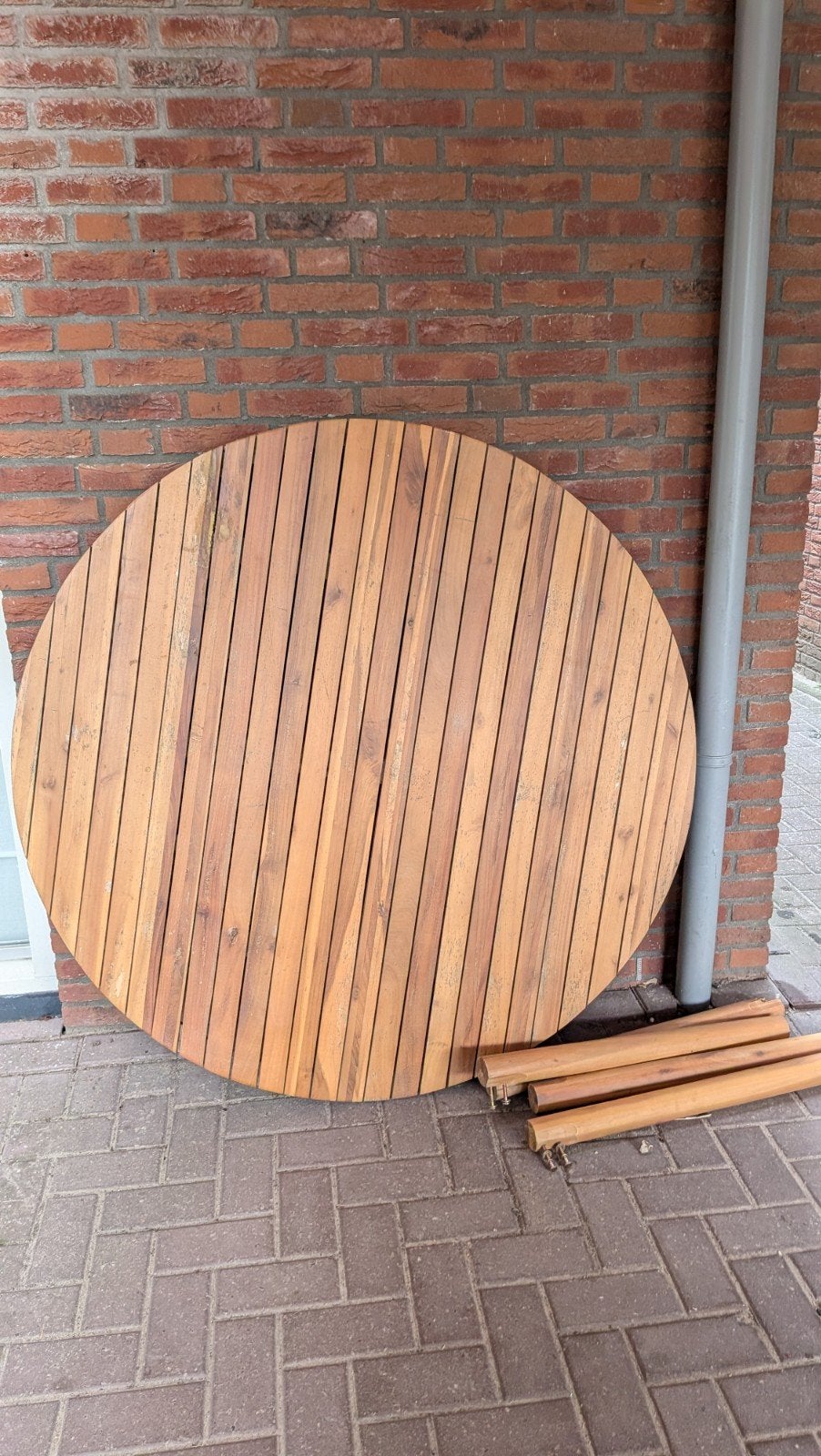 Ronde houten tuintafel Karwei (gebroken pootje), Tuin en Terras, Ophalen, Gebruikt, Rond, Hout