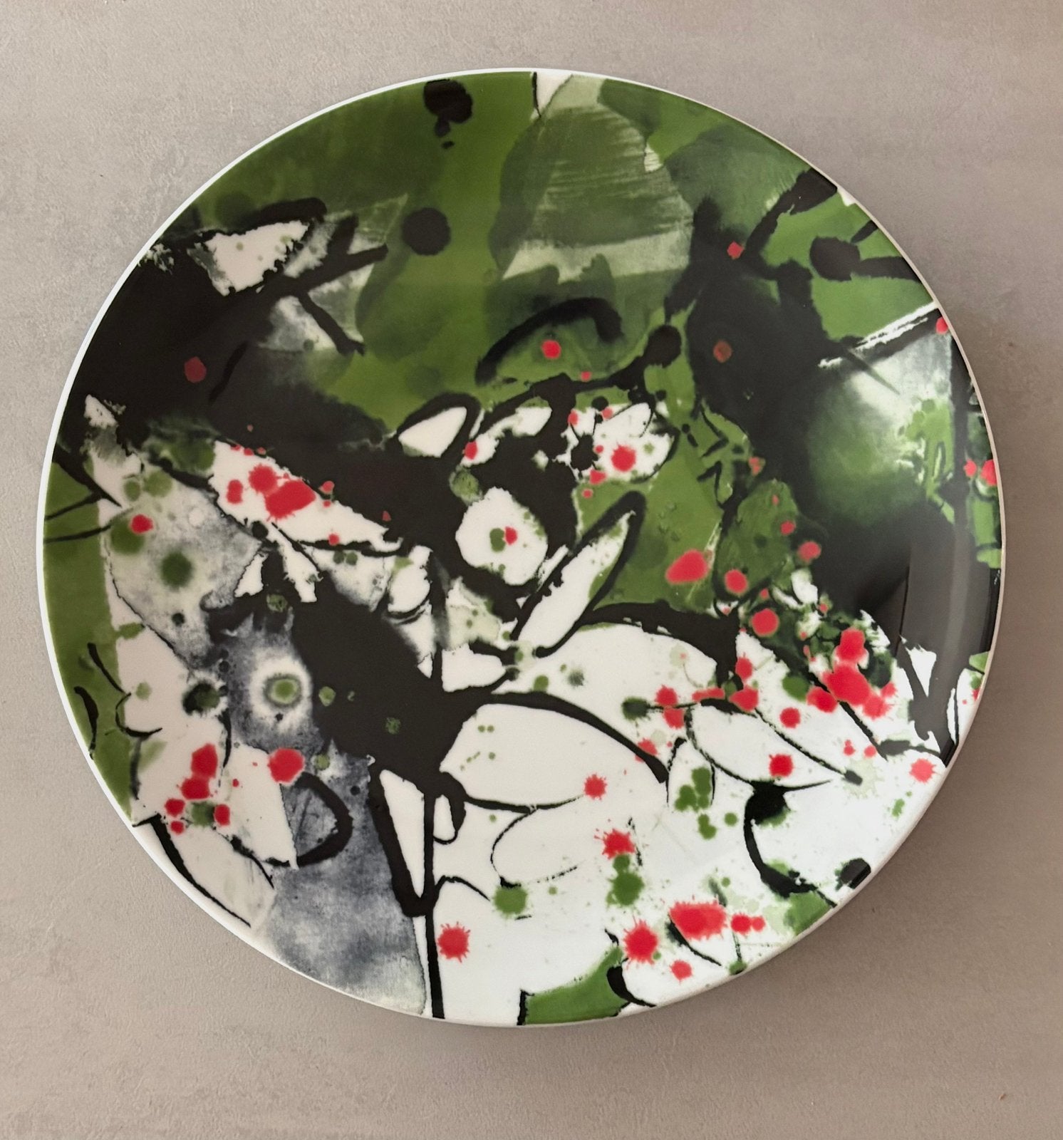 Een bord/schaal van Kim Chun-Ok (Z-Koreaanse kunstschilder, Antiek en Kunst, Ophalen of Verzenden