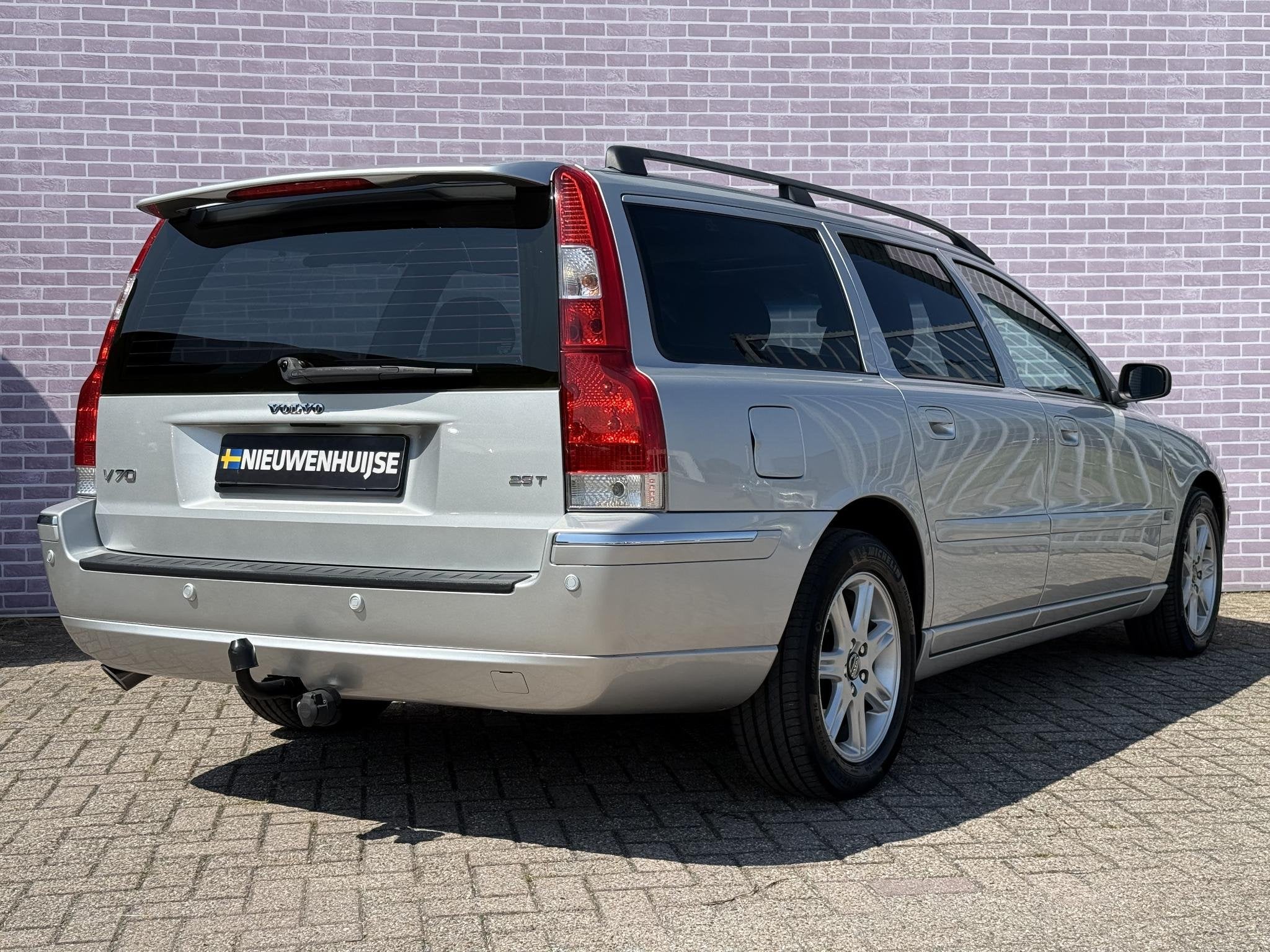 Volvo V70 2.5T Summum | 5 CILINDER! | Trekhaak | Schuif kant, 1525 kg, Zwart, 2521 cc, 209 pk