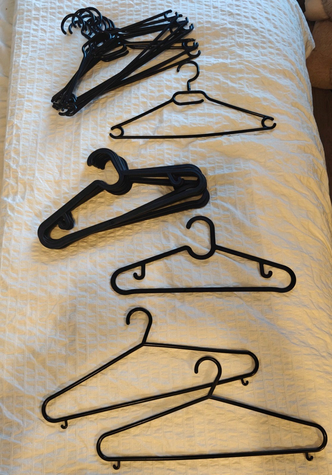 20 plastic zwarte kledinghangers (3 soorten), Ophalen, Zo goed als nieuw, Overige materialen, Volwassenen