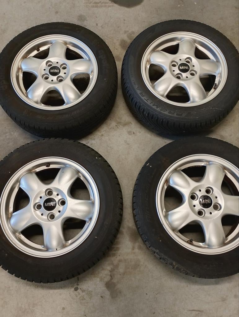 Mini cooper r50 velgen met 4 goede banden, Ophalen, Gebruikt, Mini