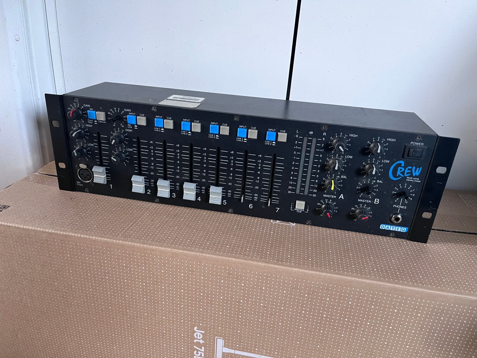 Dateq Crew – 7-kanaals multizone mixer - Made in NL, Ophalen of Verzenden, Gebruikt, 5 tot 10 kanalen, Microfooningang