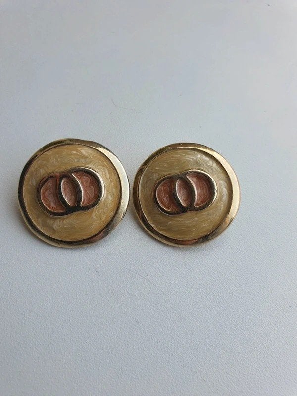 Vintage Clip Oorbellen Goud Beige Roze Emaille Rond Retro, Sieraden, Tassen en Uiterlijk, Ophalen of Verzenden, Beige, Overige materialen