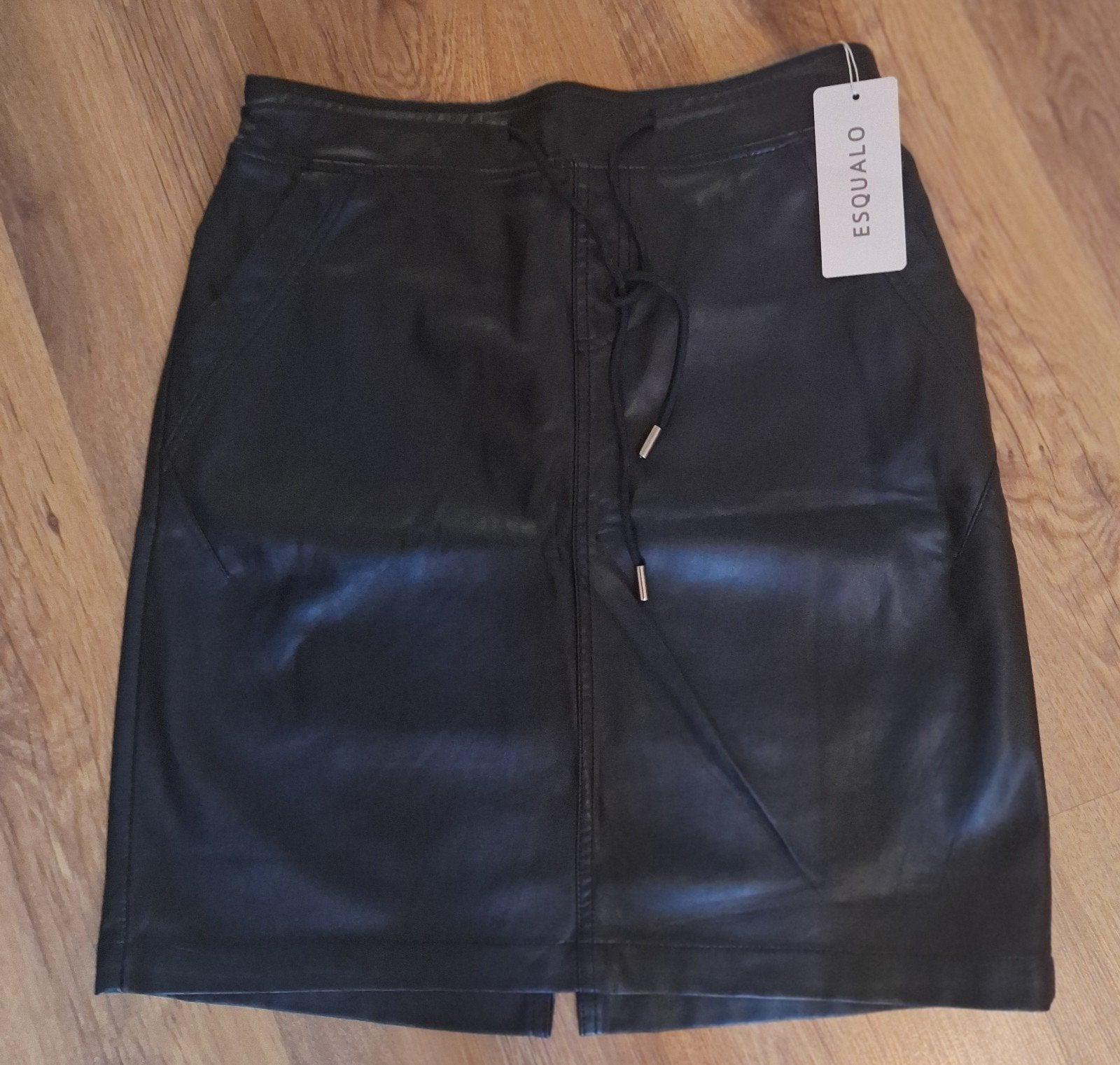 Esqualo - zwart kort rokje - mt 42, Verzenden, Zwart, Maat 42/44 (L), Boven de knie