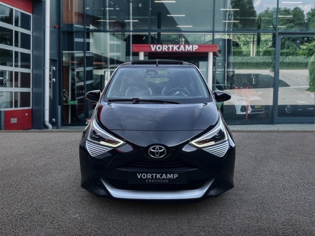 Toyota AYGO 1.0 VVT-i x-play cabrio AIRCO/CAMERA/NAP/CARPLAY, Voorwielaandrijving, Gebruikt, Zwart, Bedrijf