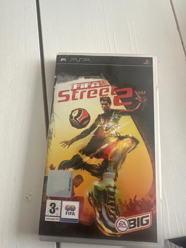 FIFA Street 2 PSP - Voetbalgame voor de PlayStation Portable, Spelcomputers en Games, Ophalen, Gebruikt, 1 speler, Vanaf 3 jaar