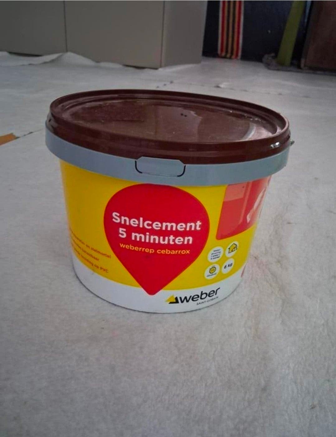 Nieuwe emmer Weber Snelcement van 6kg., Ophalen of Verzenden, Nieuw, Wit
