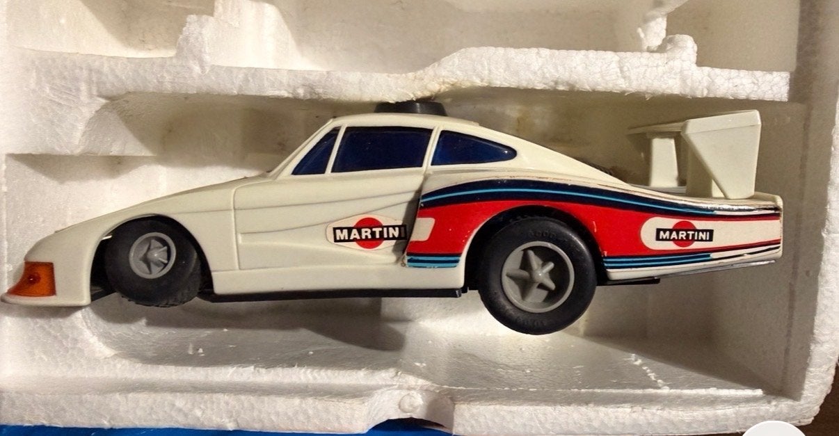 Vintage Porsche 935 Martini raceauto (slot car), Kinderen en Baby's, Ophalen of Verzenden, Zo goed als nieuw