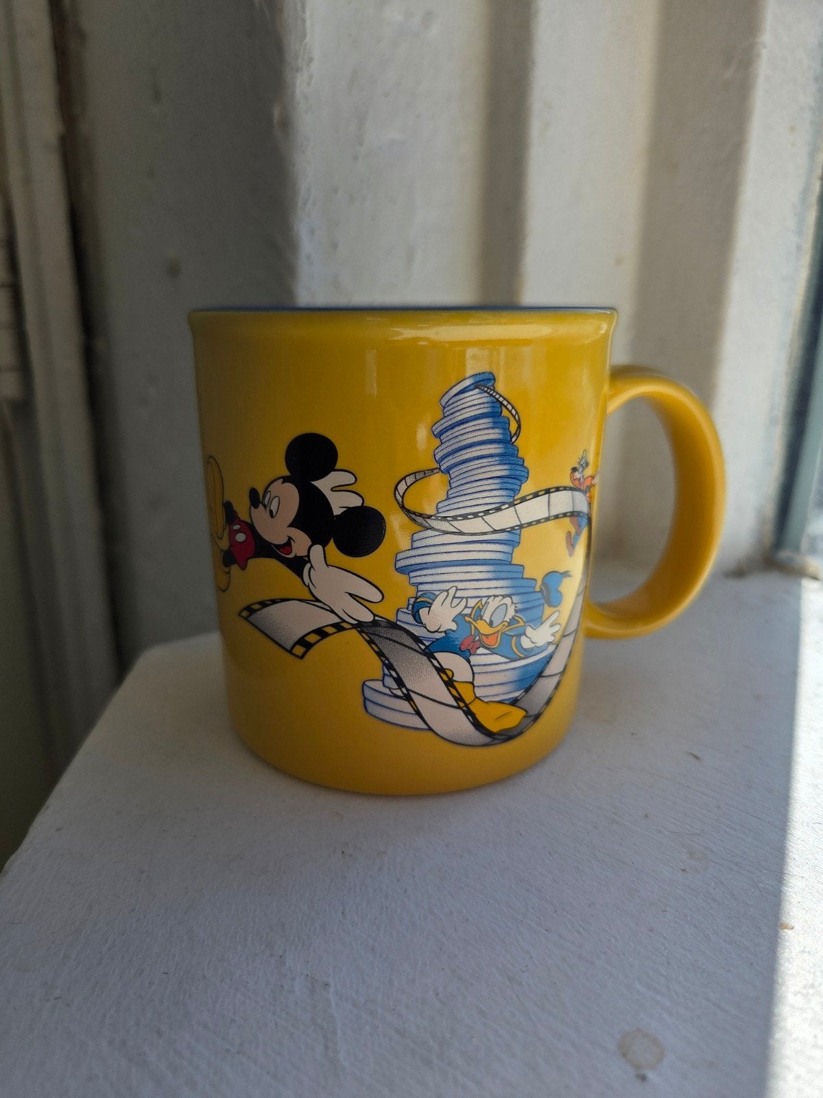 Disneyland Paris Walt Disney Studios Mok / Beker, Ophalen of Verzenden, Mickey Mouse, Zo goed als nieuw, Servies