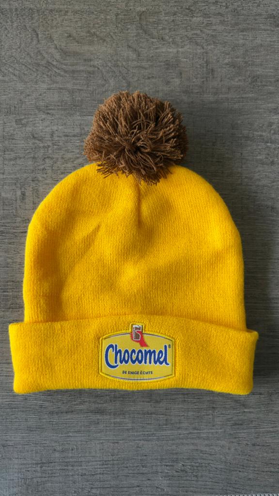 Chocomel muts, one size, geel met bruin, nieuw met kaartje, Ophalen of Verzenden, Nieuw, Overige maten, Muts