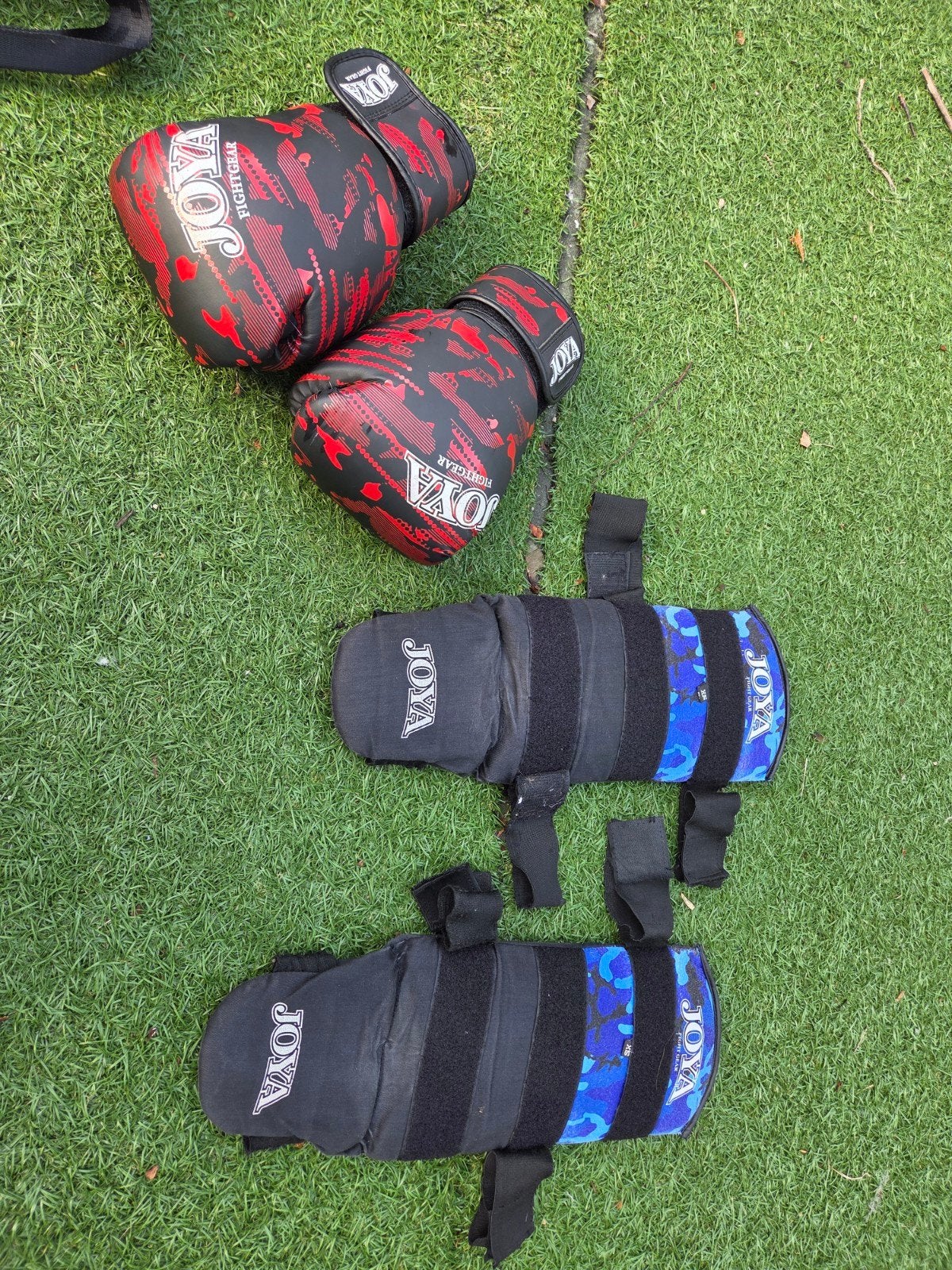 Joya Kickboks Set: 10 oz Handschoenen & Scheenbeschermers XS, Ophalen of Verzenden, Gebruikt