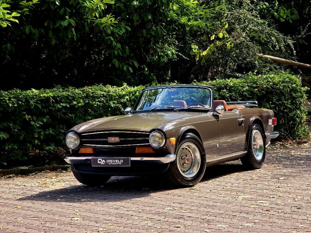 Triumph TR6 Roadster - Chestnut brown met cognac leder int., 2498 cc, Leder, Handgeschakeld, Geïmporteerd