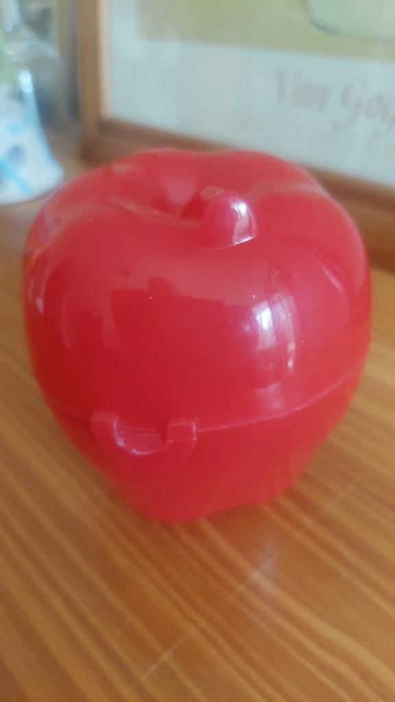 Tupperware appel rood - handig voor onderweg, Huis en Inrichting, Keuken | Tupperware, Ophalen of Verzenden