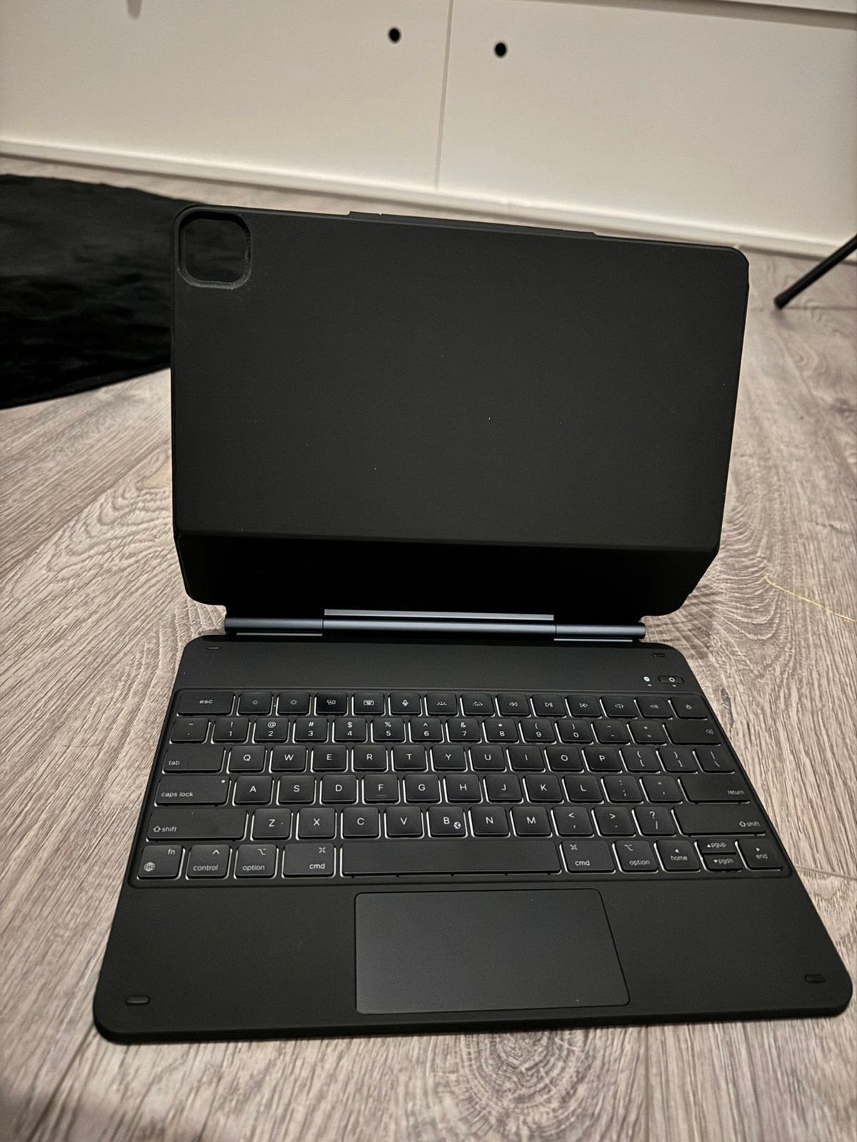 Ipad air 13-inch (M3) + bluebuilt hoesje magnetisch, Computers en Software, Tablet-hoezen, Ophalen, Zo goed als nieuw, Bescherming voor- en achterkant