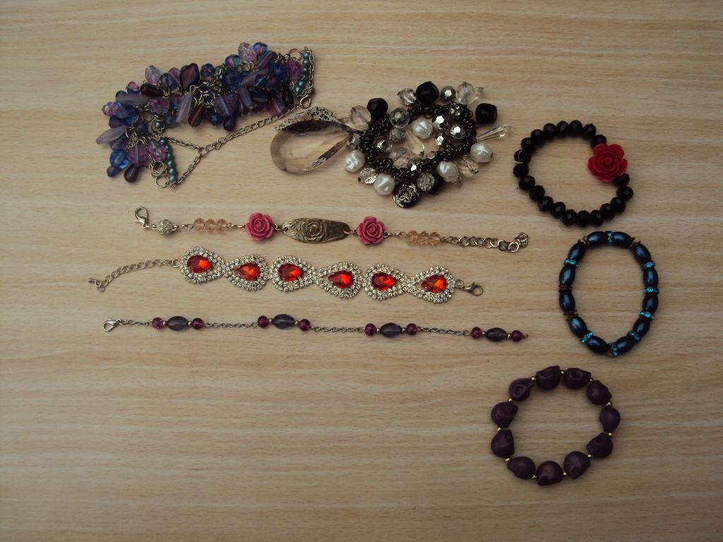 lot van fantasie armbandjes-7 euro, Ophalen of Verzenden, Zo goed als nieuw, Overige kleuren, Overige materialen