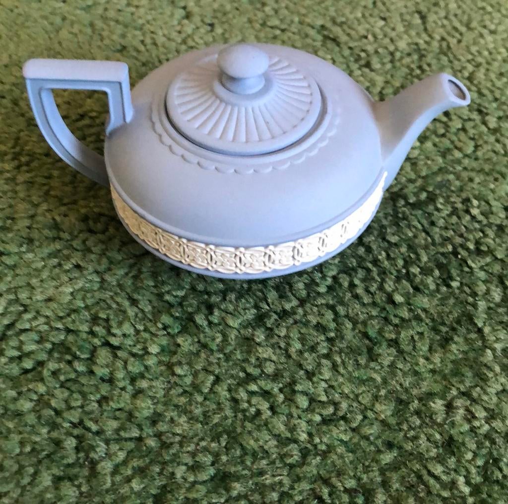 Wedgwood Jasperware theepotje, Ophalen