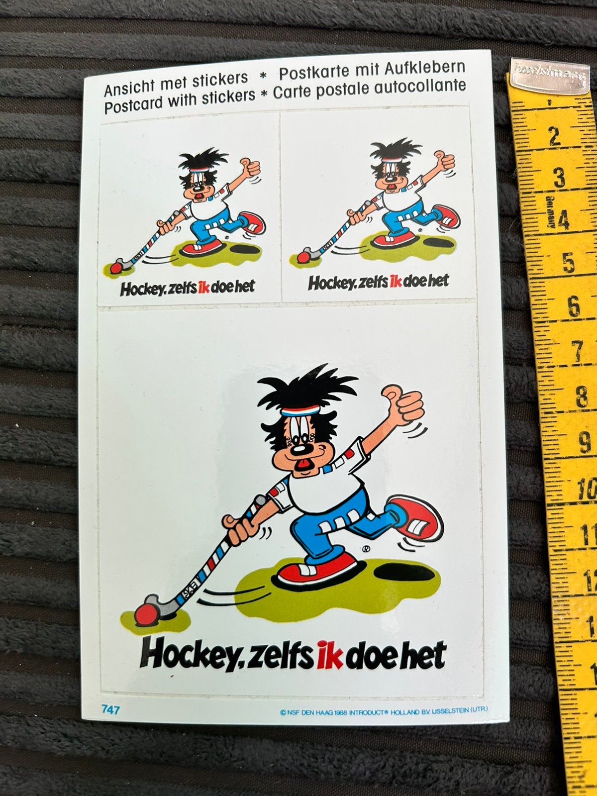 497. Sticker kaart Hockey zelfs ik doe het, Ophalen of Verzenden, 1980 tot heden, Ongelopen, Sterren en Beroemdheden