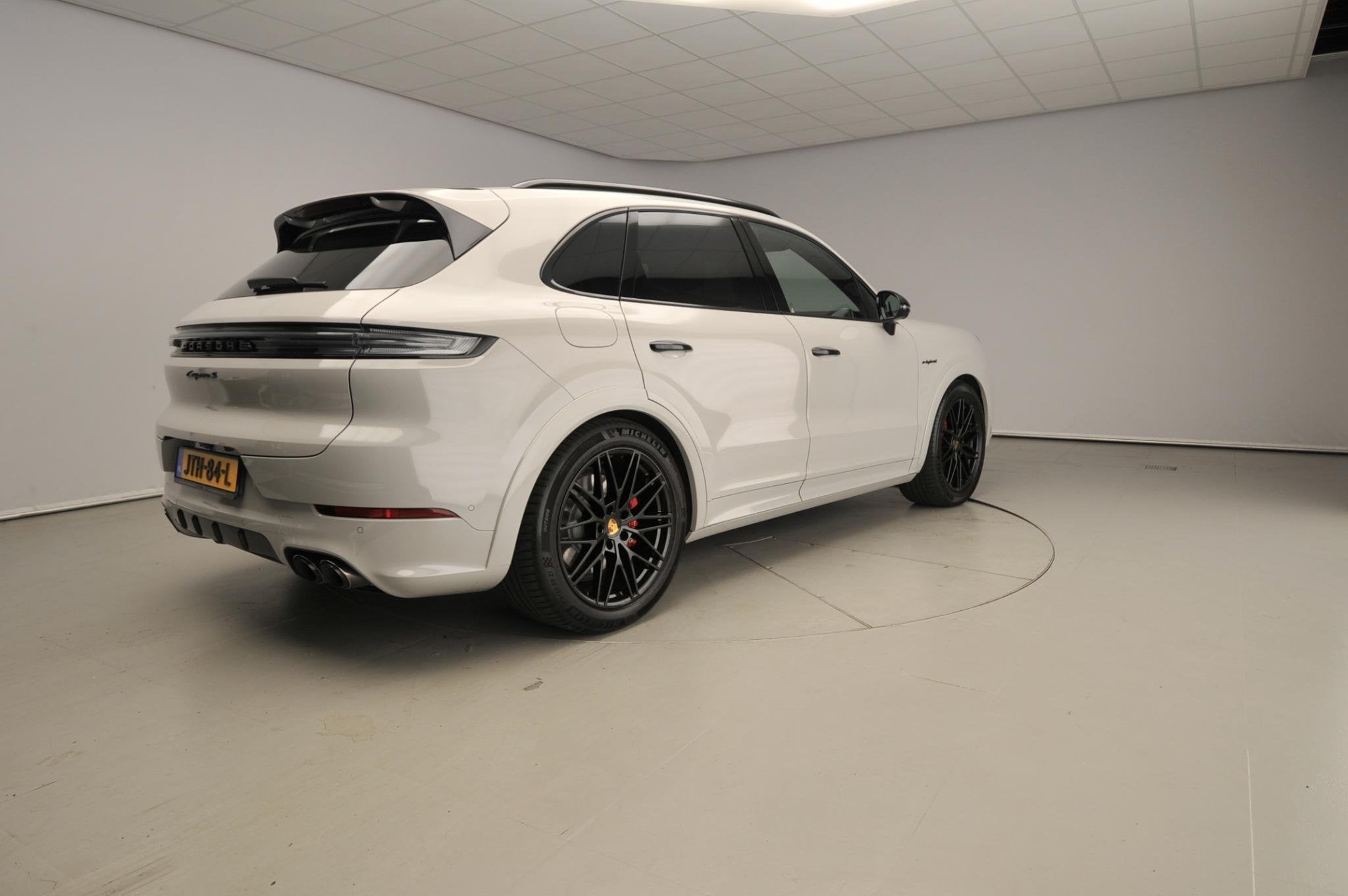 Porsche Cayenne 3.0 S E-Hybrid Black Edition | Sport Chrono, Cayenne, Gebruikt, 2995 cc, 26 kWh