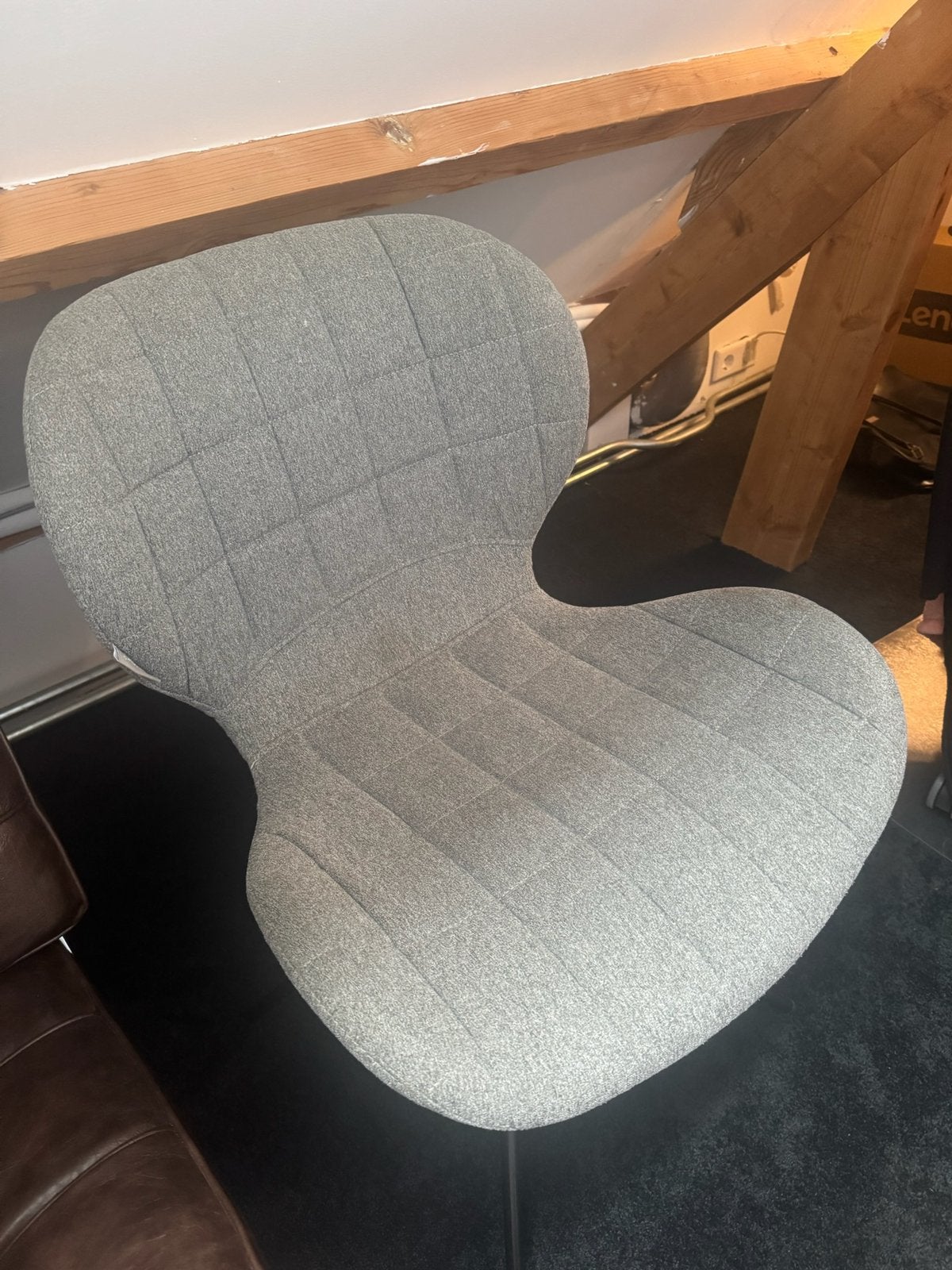 Zuiver OMG eetkamerstoel grijs, Huis en Inrichting, Stoelen, Ophalen, Modern retro, Zo goed als nieuw, Stof