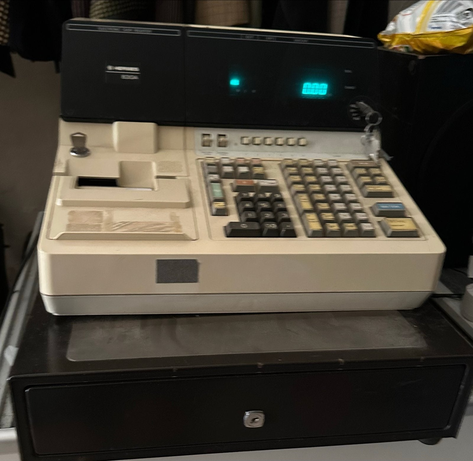Vintage Hermes 830A Kassa met Kassalade, Zakelijke goederen, Kantoor en Winkelinrichting | Kassa's en Betaalsystemen, Ophalen
