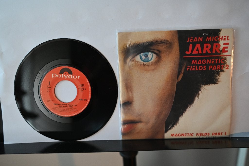Single 1981 Jean Michel Jarre   Magnetic fields part 1 & 2, Ophalen of Verzenden, Zo goed als nieuw, Pop, Fotohoes