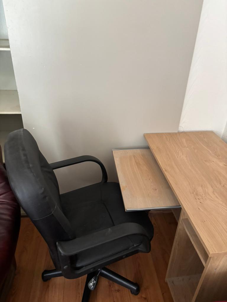 bureau met stoel, Huis en Inrichting, Bureaus, Ophalen of Verzenden, Zo goed als nieuw