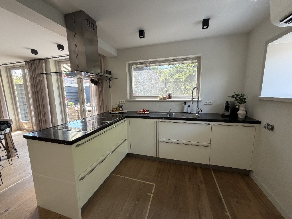 Keuken met alle inbouwapparatuur in goede staat, Ophalen, Gebruikt, Wit, Hoekkeuken