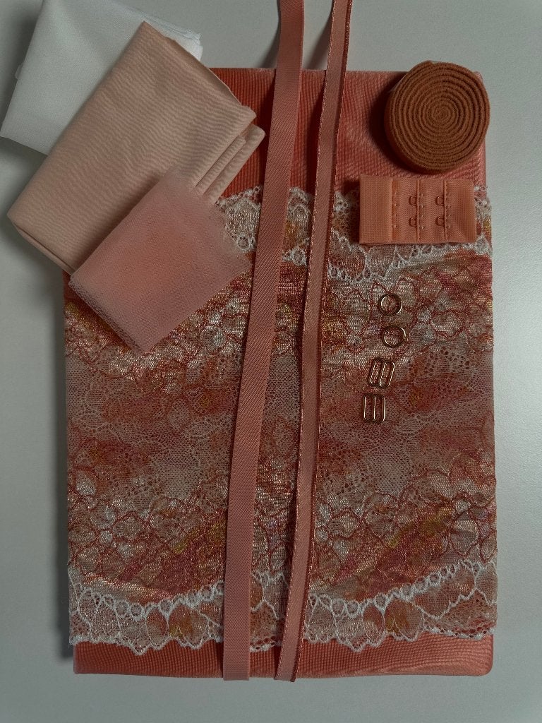 NR.39 PEACH BLOSSOM  LINGERIE COMPL. PAKKET REKBAAR KANT, Ophalen of Verzenden, Nieuw, Kant