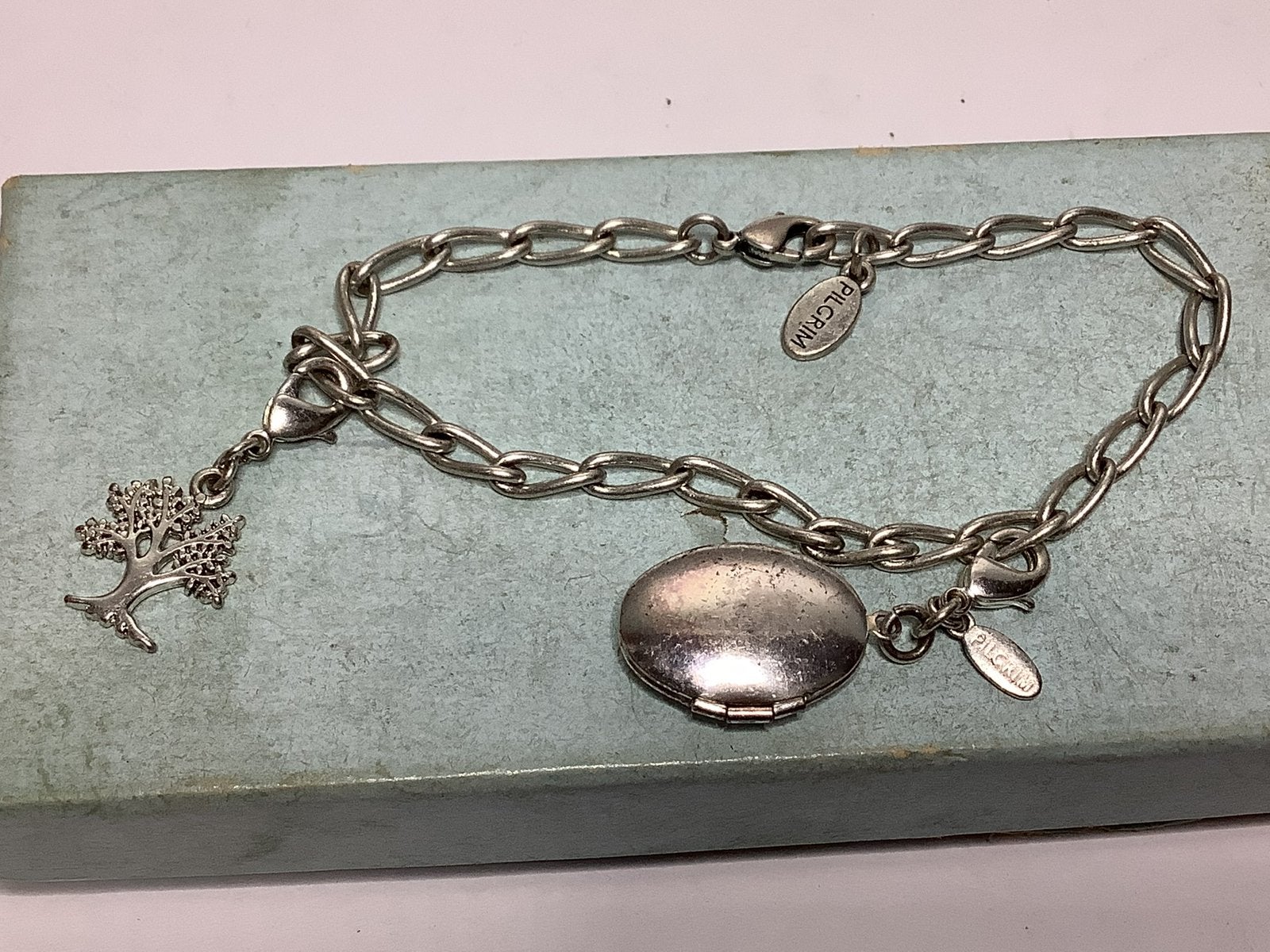 DESIGN SIERAAD BEDEL ARMBAND MET BEDELS VAN PILGRIM, Verzenden, Armband