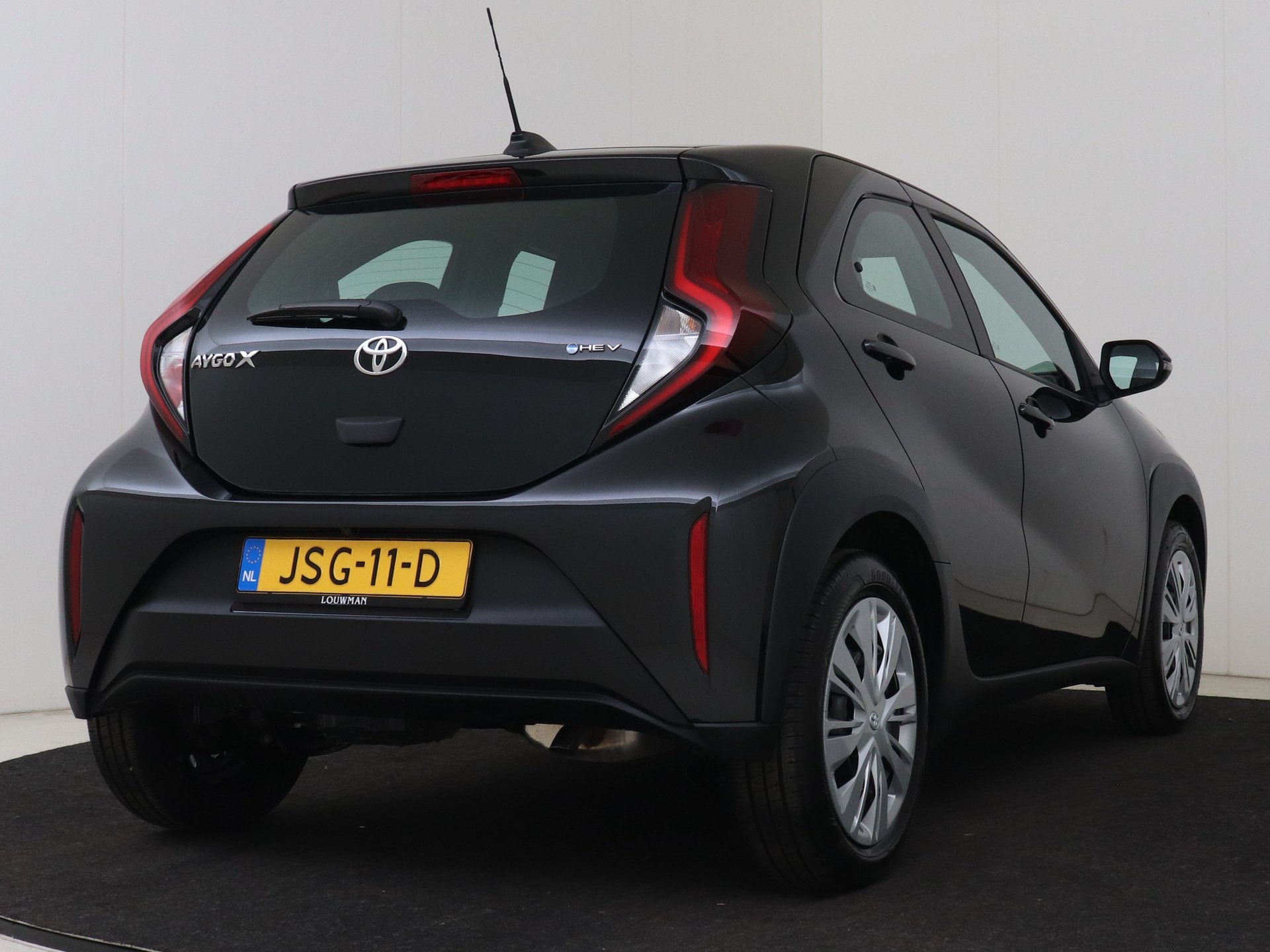 Toyota Aygo X Hybrid 115 play (bj 2025, automaat), Auto's, 12 maanden, Stof, 4 stoelen, 116 pk