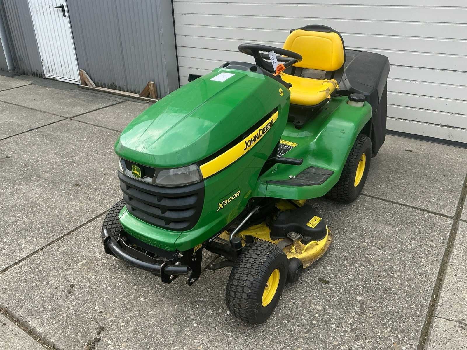 John Deere X300R Zitmaaier, Maaier