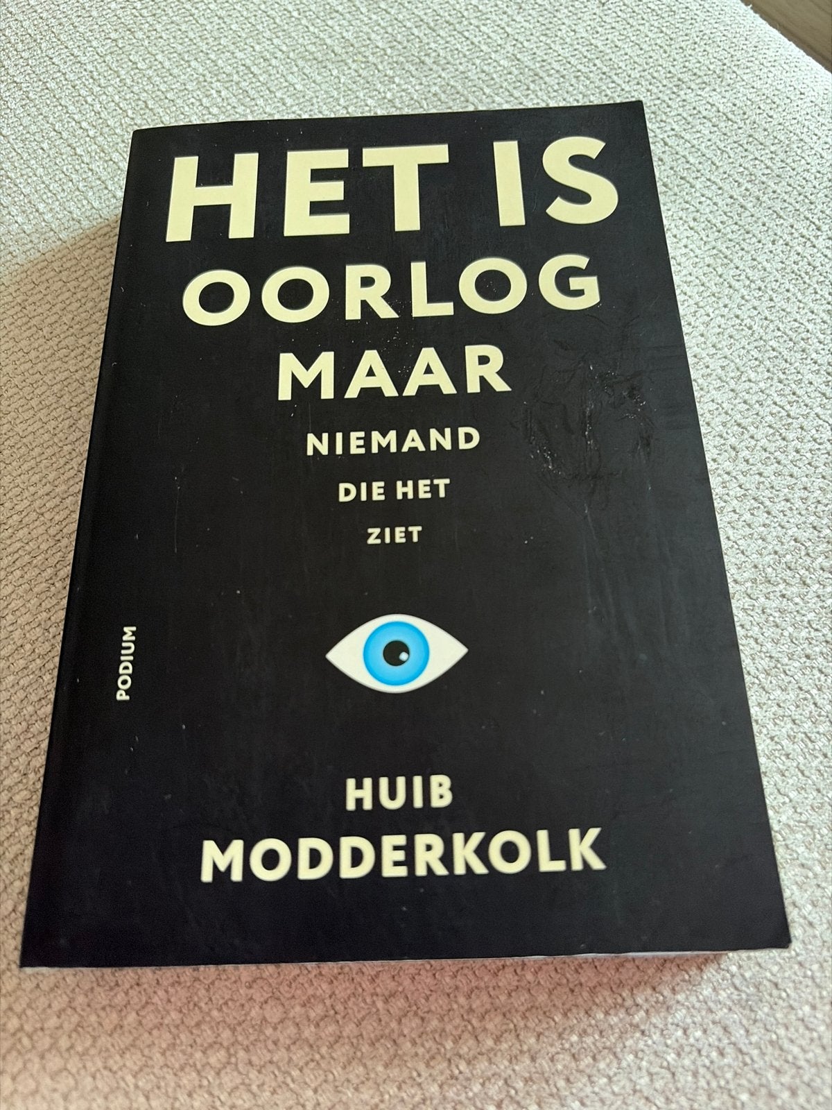 Het is oorlog maar niemand die het ziet - Huib Modderkolk, Ophalen of Verzenden, Zo goed als nieuw, Nederland