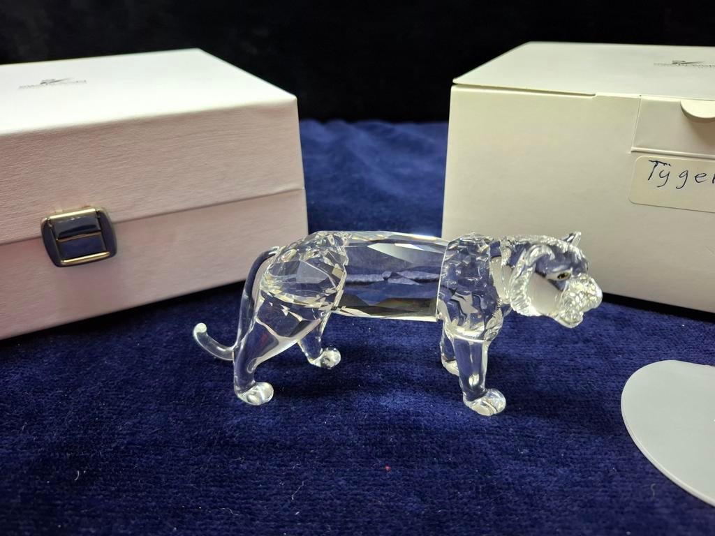 Swarovski Tijger met Doos, Overdoos en Certificaat - Nieuw, Verzamelen, Swarovski, Ophalen of Verzenden, Nieuw, Figuurtje