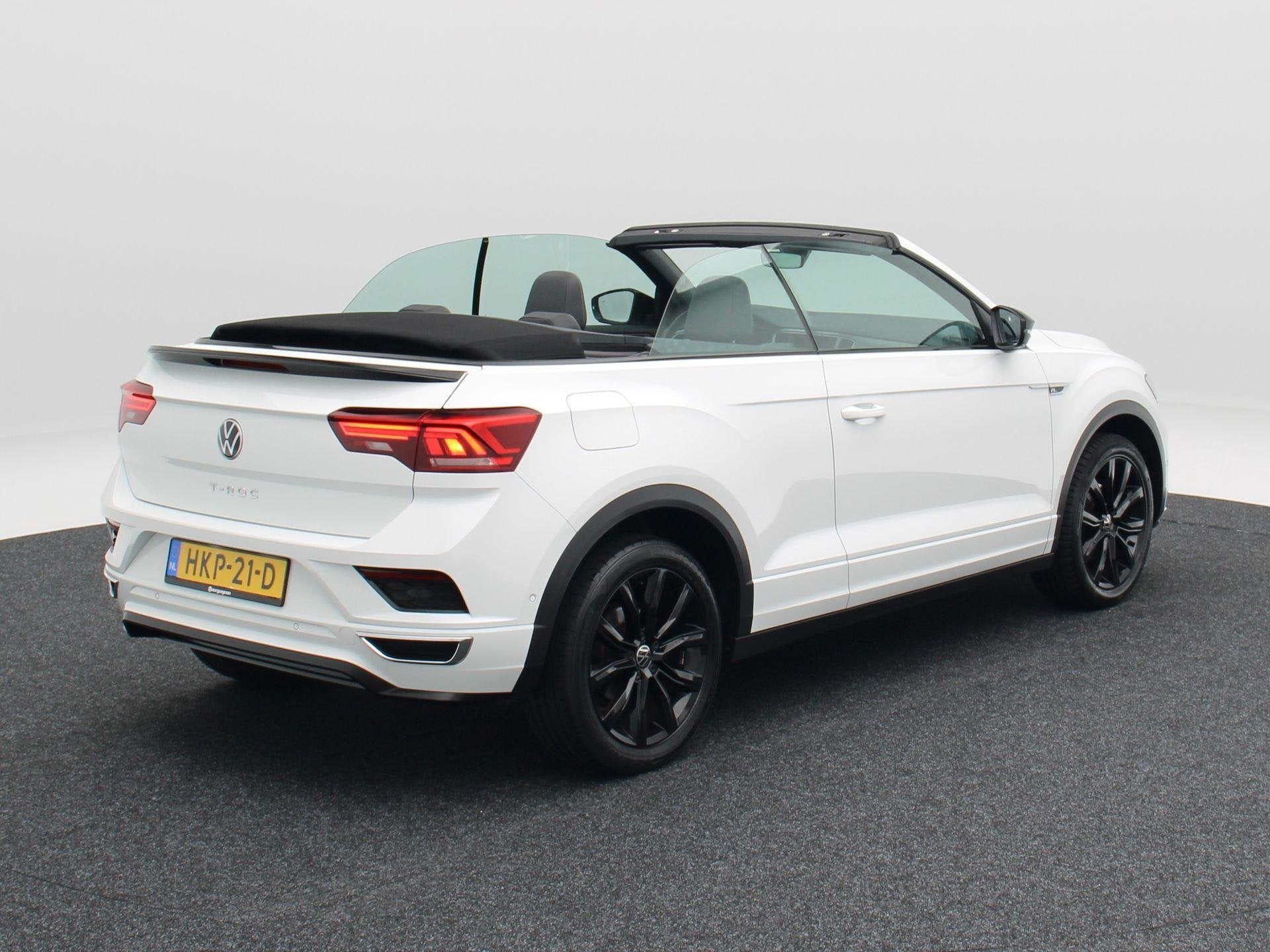 Volkswagen T-Roc Cabrio 1.5 TSi 150 Pk Automaat R-Line | Ada, Auto's, Dealer onderhouden, 4 cilinders, 4 stoelen, Wit