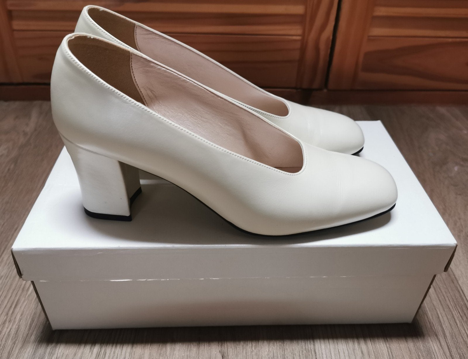 Parelmoerkleurige trouwschoenen maat 38,5–elegante pump🤍, Overige kleuren, Schoenen, Ophalen of Verzenden, Zo goed als nieuw