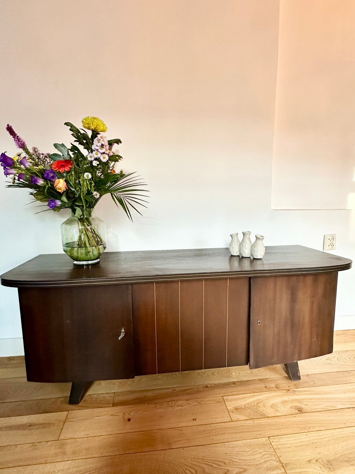 Vintage Mid-Century Dressoir Jaren '50/'60 - Donker Hout, Antiek en Kunst, Ophalen