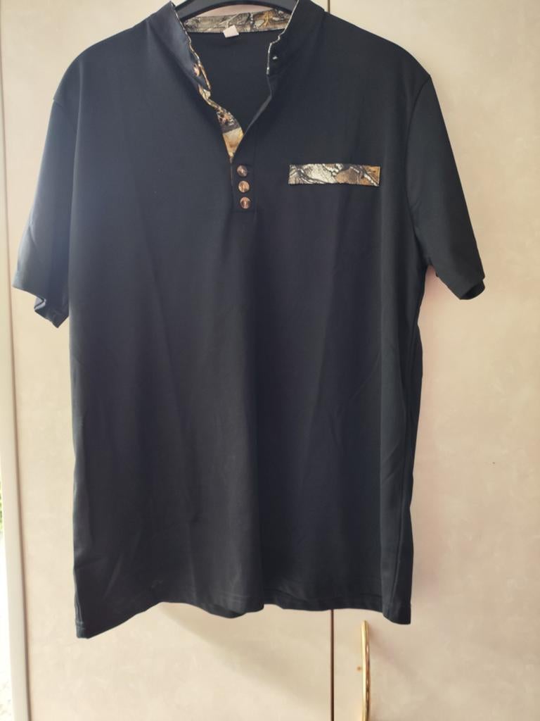 Zwart T-shirt met camouflage details - Maat M, Kleding | Heren, T-shirts, Onbekend, Maat 48/50 (M), Zwart, Ophalen of Verzenden