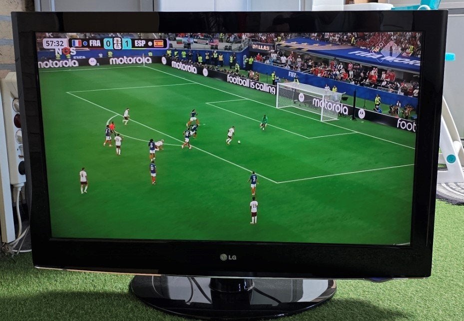 LG TV 37 inch 94cm met HDMI USB aansluiting, Ophalen, Zo goed als nieuw