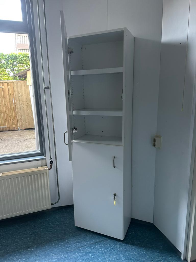 Kast gebruikt voor medische artikelen, Ophalen, Zo goed als nieuw